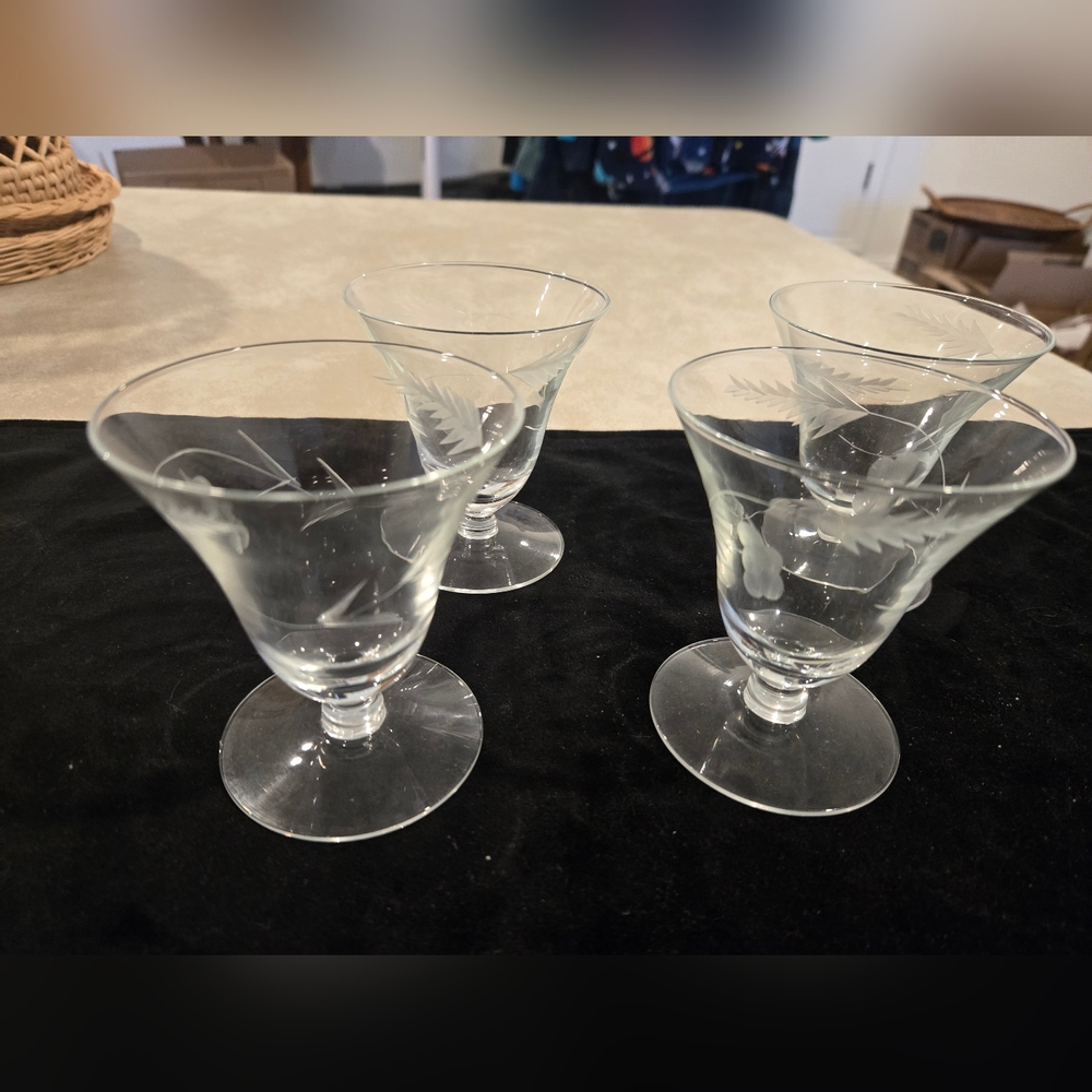 Elegant Clear Glass Wine Goblets Set Of 4 Eatched Small